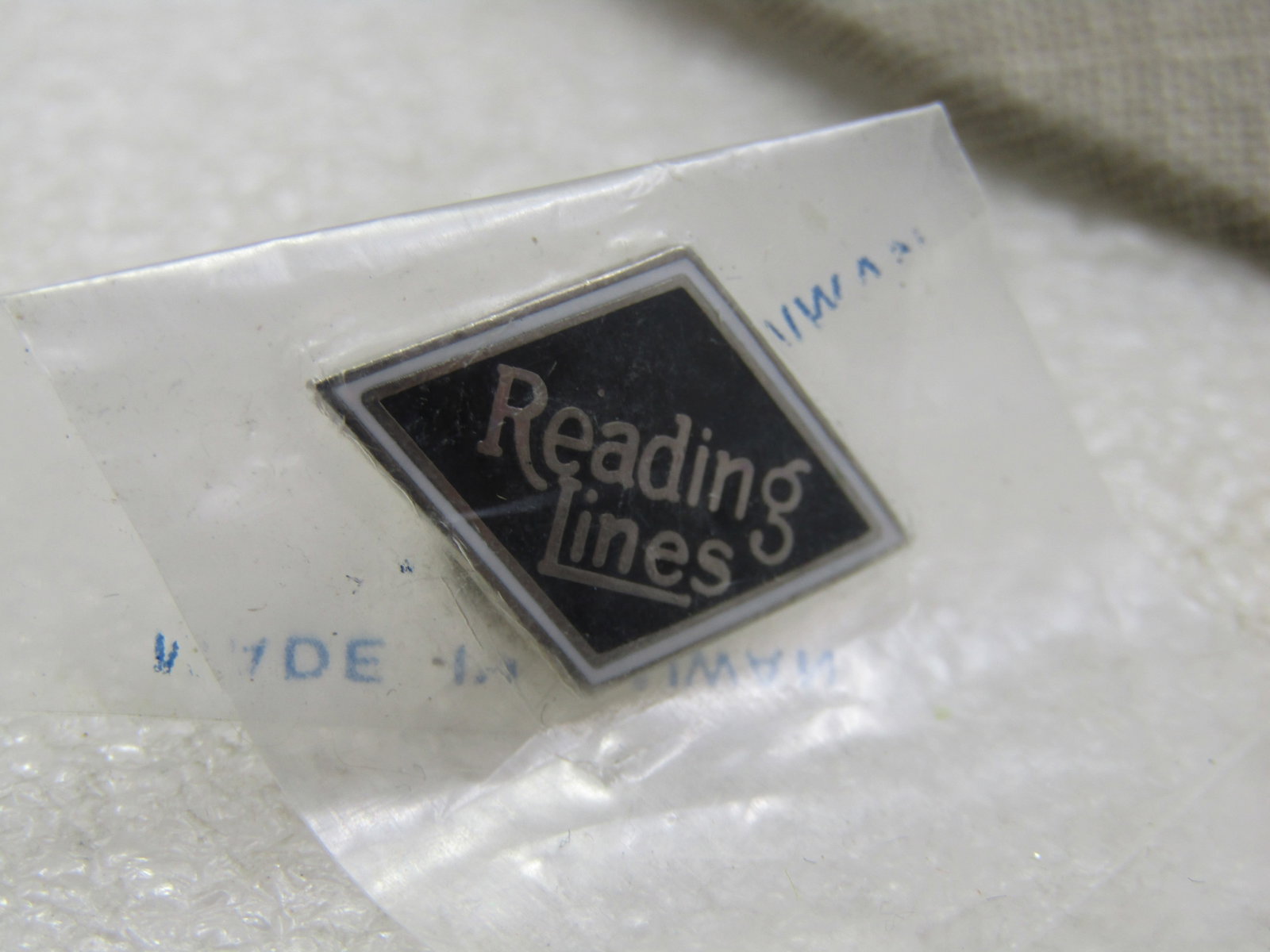 Enameled Reading Lines Railroad Tack Pin - 5