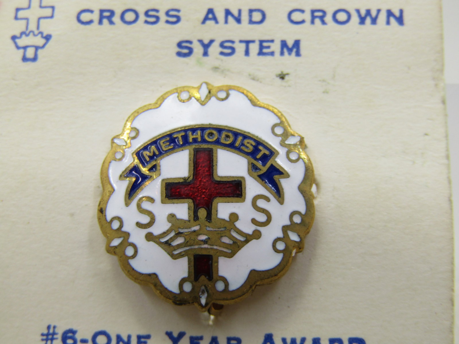 Vintage Cross & Crown Enameled 1 Year Methodist Award Brooch, On Card, Mid-Century - 3