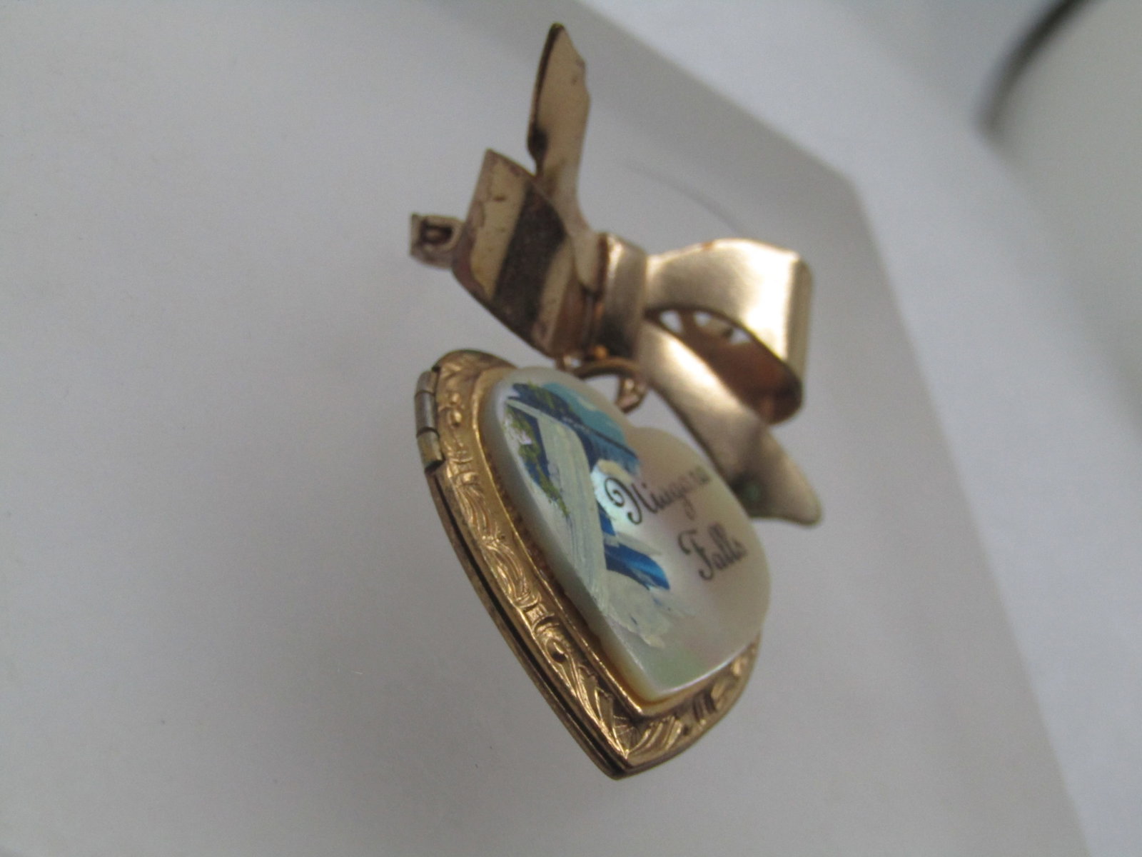 Vintage Niagara Falls Heart Locket & Bow Brooch, 1940's-1950's Souvenir. - 3