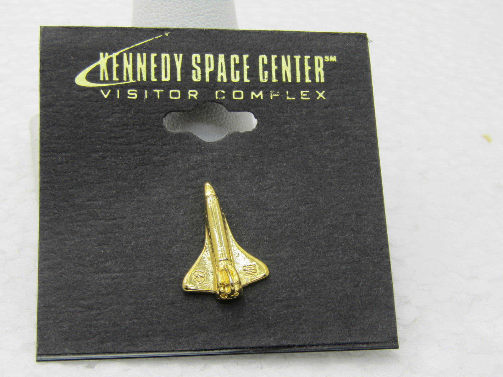 Vintage Kennedy Space Center Space Shuttle Pin, Vintage New on Card - 2