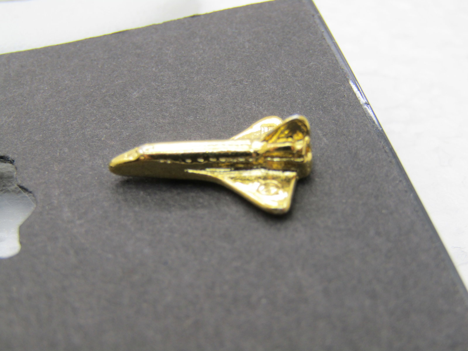 Vintage Kennedy Space Center Space Shuttle Pin, Vintage New on Card - 3