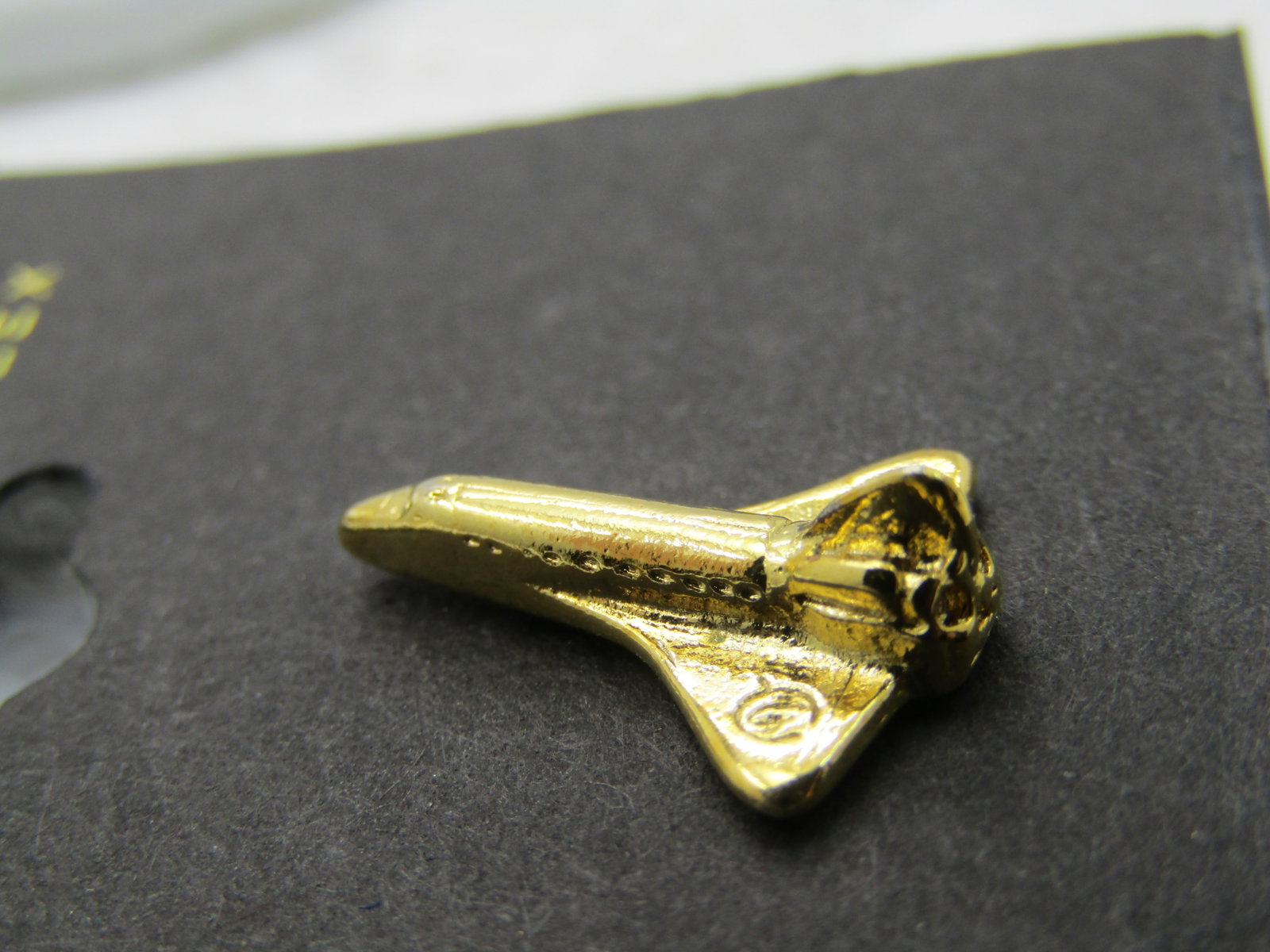 Vintage Kennedy Space Center Space Shuttle Pin, Vintage New on Card - 4