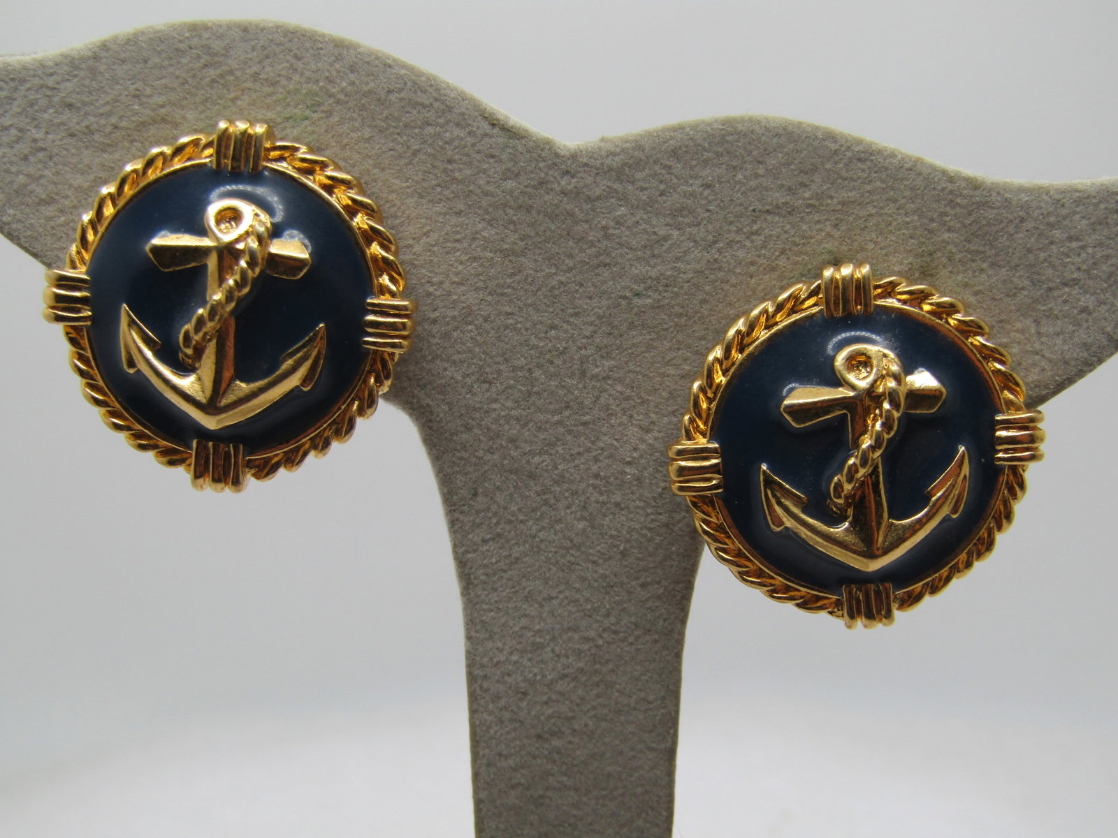 Vintage Enameled Anchor Earrings, Clip, Navy, 1960's: Title: Vintage Enameled Anchor Earrings, Clip, Navy, 1960's Description: Vintage Enameled Anchor Earrings, Clip, Navy, 1960's. These are appx. 7/8" round with a rope-accent with ridged accents on the 