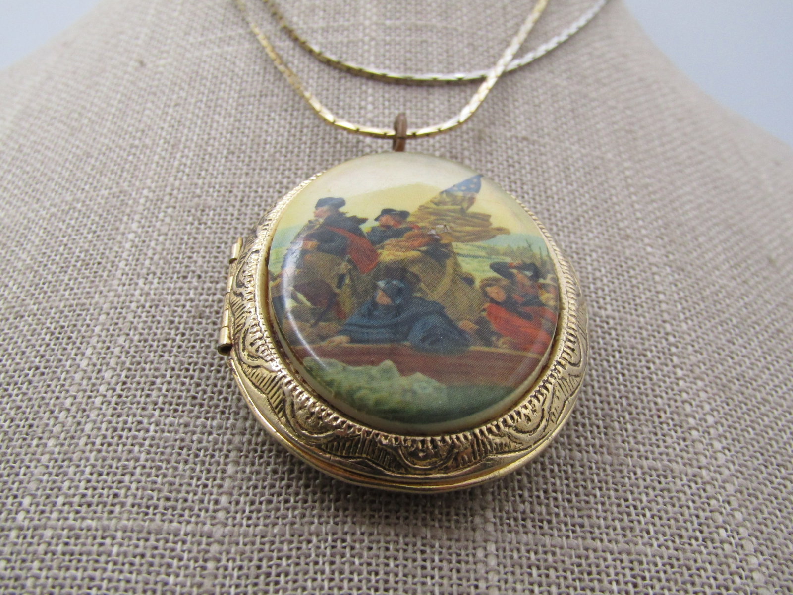 Vintage 1776 Scenic Locket Necklace, 24" Chain, Washington Crossing The Delaware, 1960's-1970's - 2