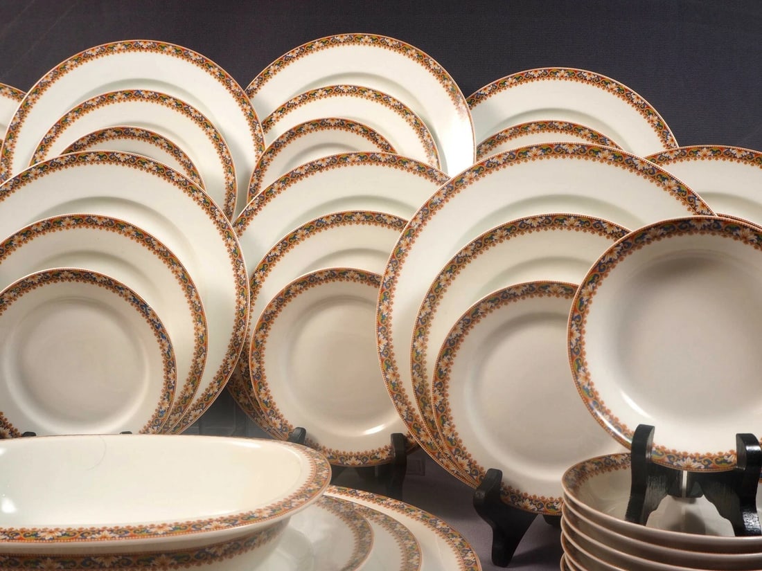 Limoges T&V Tressemann & Vogt France Dinner Salad Bread Plates Bowls Platter: This is a rare and gorgeous Dinner set for 10 made in Limoges, France by Tressemann & Vogt (T&V) . The set is rare and beautiful. The set includes: 10 (ten) Dinner plates 9 3/4" in diameter 10 (ten) S