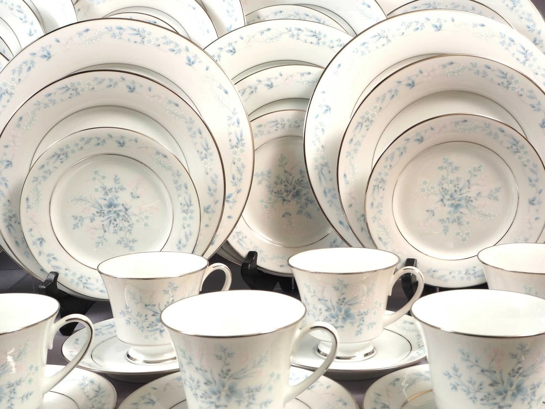 VINTAGE NORITAKE CAROLYN Dinner SET 8 Cups Plates Silver Platinum PERFECT (1 of 7)