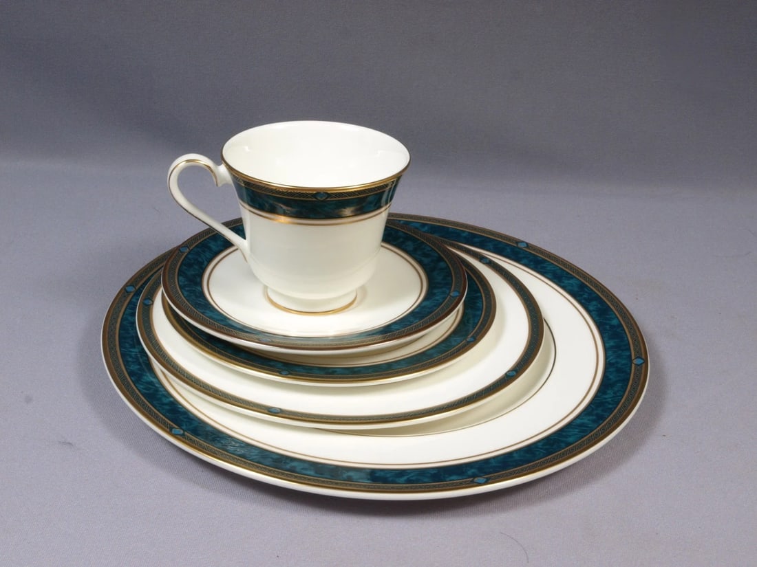 ROYAL DOULTON BILTMORE Vintage Salad Plate Coffee Tea cup England Dinner (1 of 11)