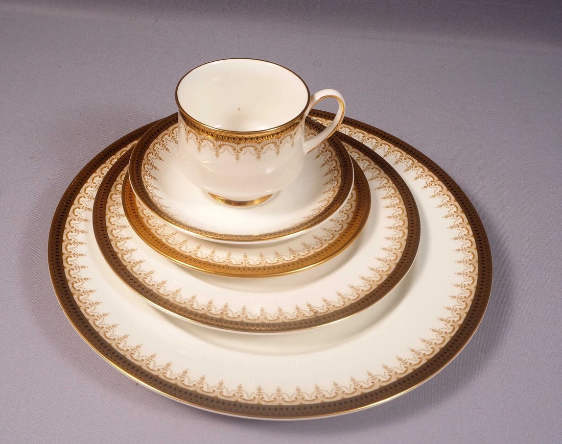 Paragon ATHENA Royal Albert Vintage England Bread Salad Plate Tea Cup Dinner (1 of 6)