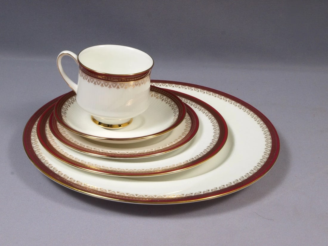 Royal Albert Paragon HOLYROOD Place Setting Dinner Bread Plate Cup England (1 of 7)