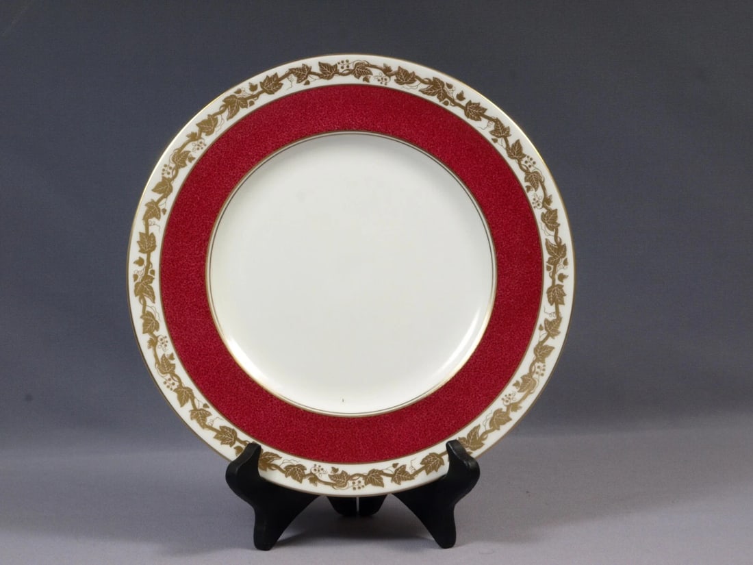 Wedgwood WHITEHALL POWDER RUBY Red Band Dinner Plate England Vintage: . This is a beautiful Bone China Dinner Plate, made by WEDGWOOD in WHITEHALL POWDER Ruby BAND pattern. There are few patterns that live up to the richness of Regal Wedgwood Whitehall in the ruby varia