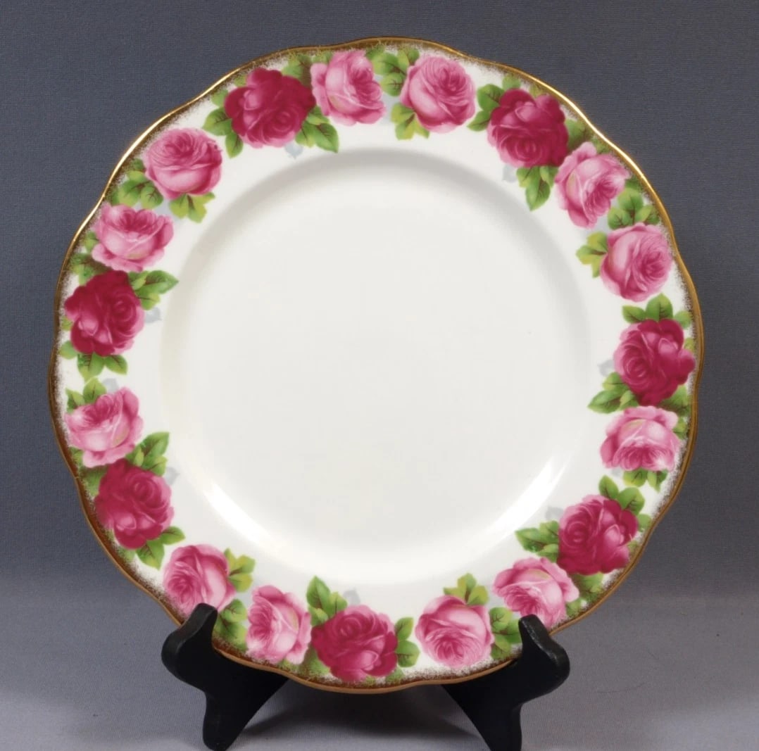 Royal Albert OLD ENGLISH ROSE DINNER Plate England (1 of 4)