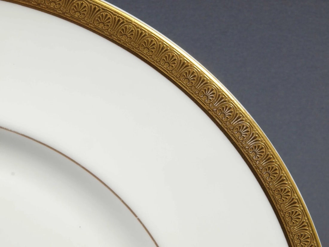 ROYAL DOULTON ROYAL GOLD Dinner Plate H4980 England Vintage (1 of 4)