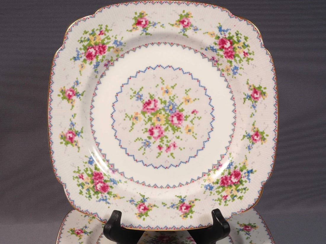 Royal Albert Petit Point DINNER Plate 9 1/2" England Vintage (1 of 4)