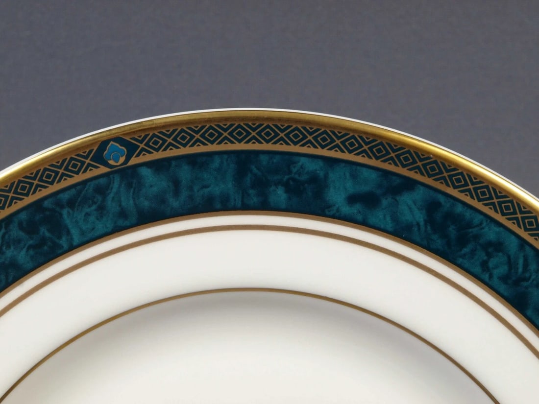 ROYAL DOULTON BILTMORE Luncheon Salad Plate England H5189 Gold Green (1 of 4)