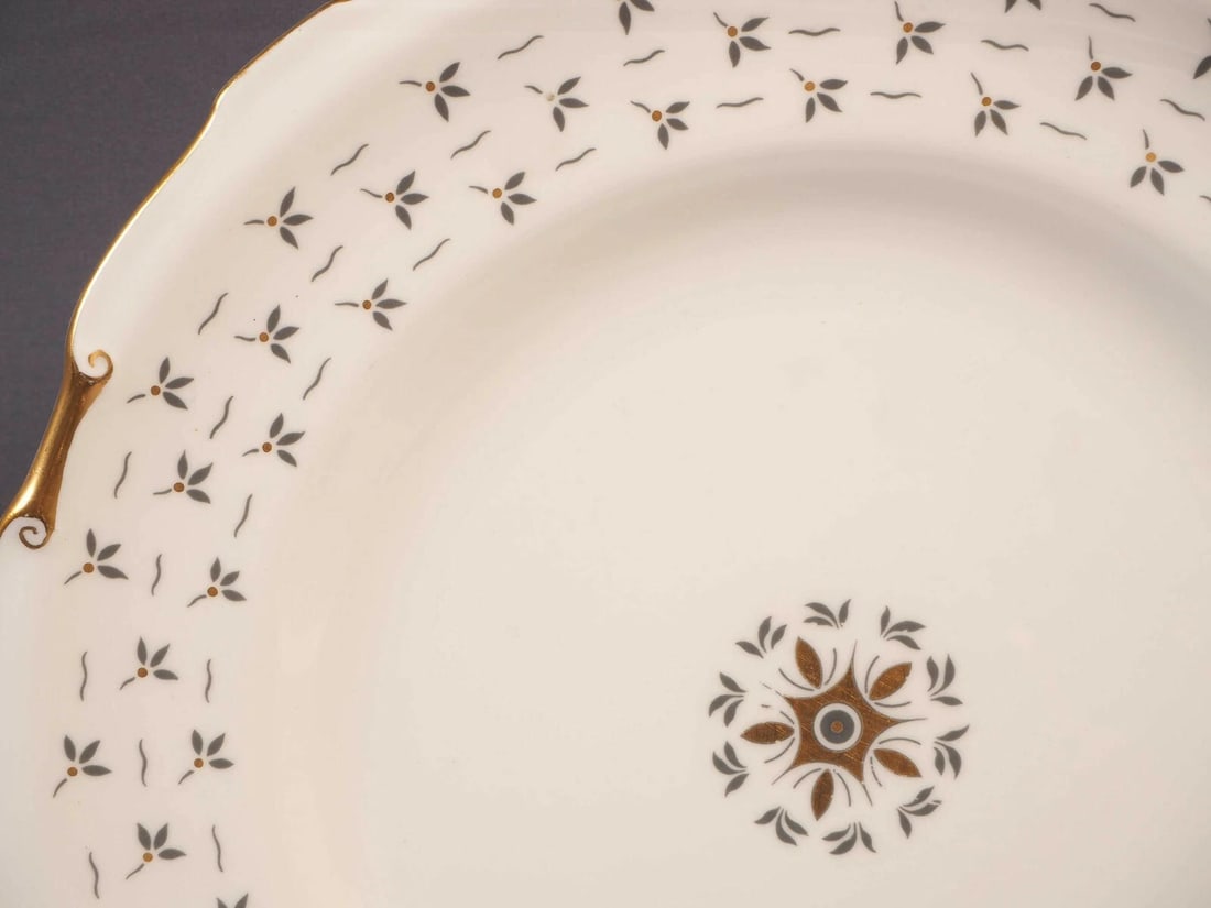 ROYAL CROWN DERBY SANDBY A1114 Dinner Plate Gold Gray England Bone (1 of 4)