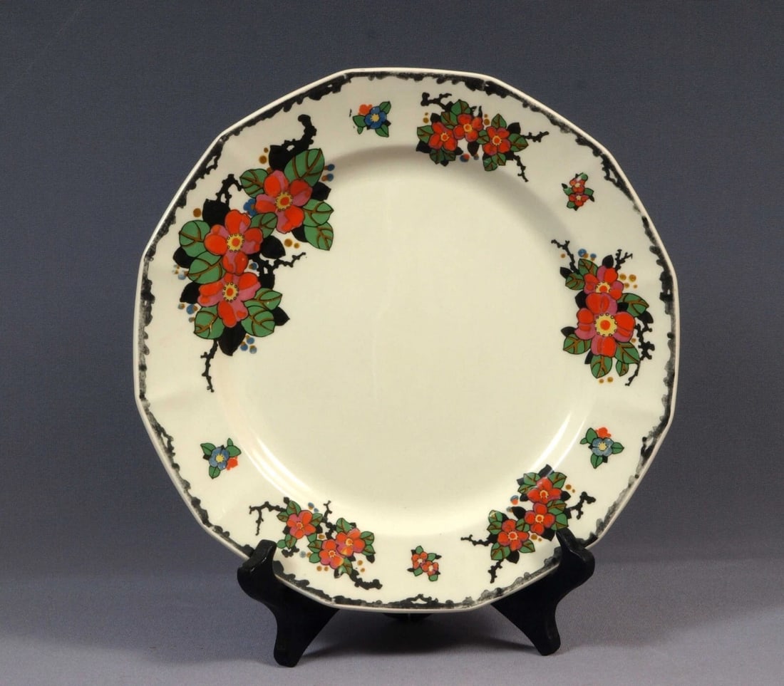 Royal Doulton Hand Painted Antique Dinner Plate c1925 Matches Woburn: This is a gorgeous beautiful Dinner Plate, from the Royal Doulton, Made in England. It is in the antique 4889 pattern. The pattern coordinates very well with the famous and highly collectable Woburn P