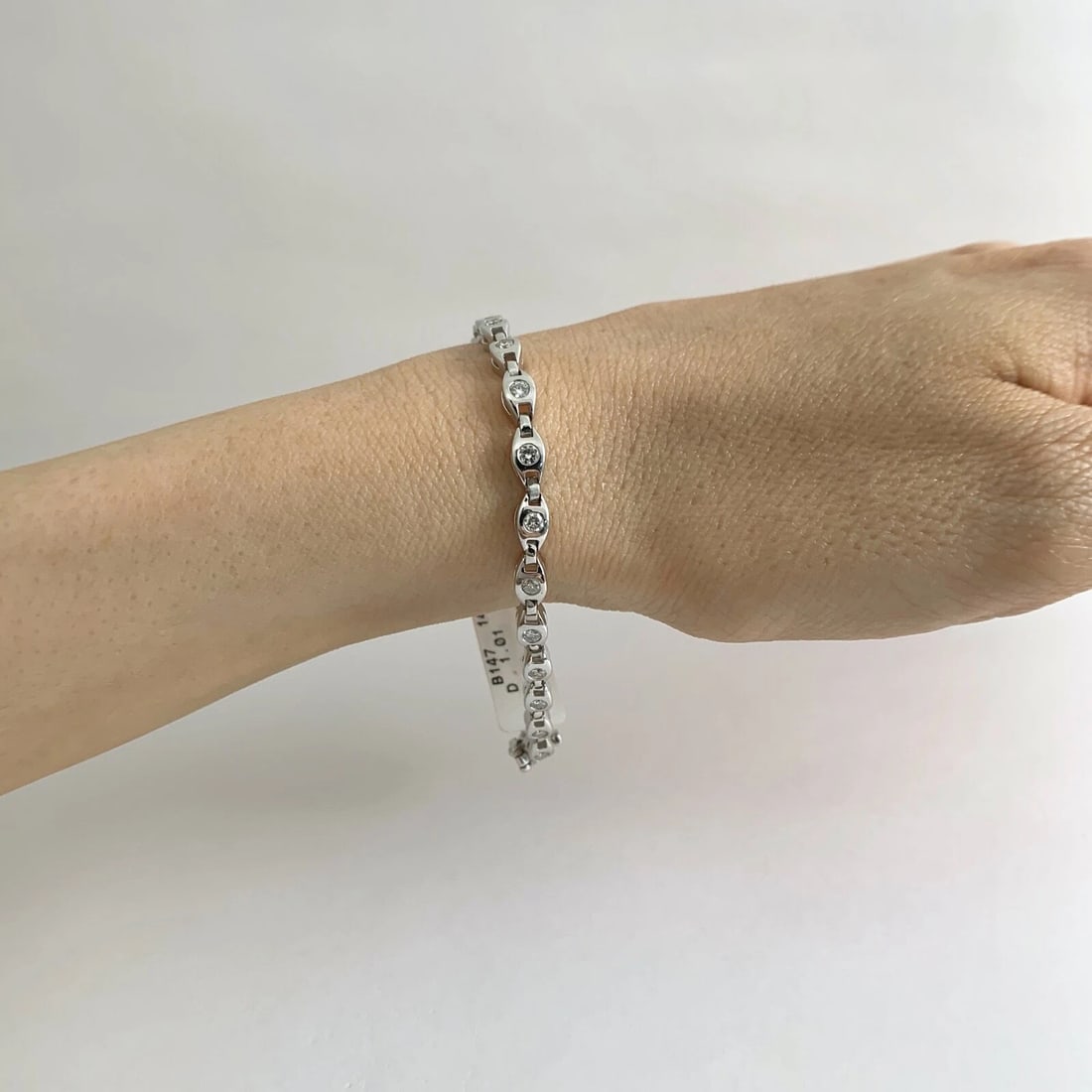 Oval Link Burnished Diamond Tennis Bracelet 14K White Gold, 1.01 CTW, 10.88 Gram - 4