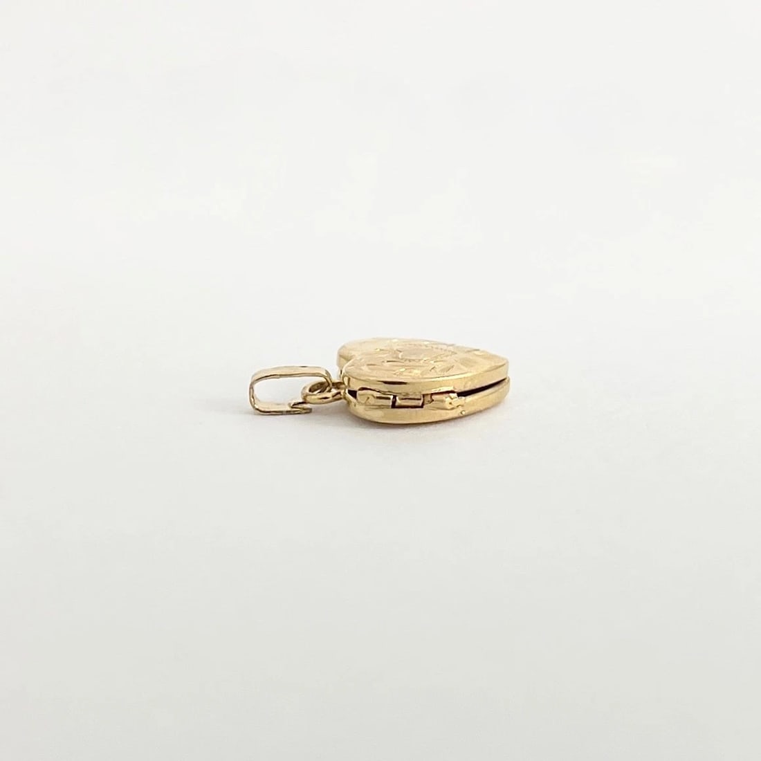 Vintage 1940's Small Heart Locket Necklace Pendant 14K Yellow Gold, .76 Grams - 5