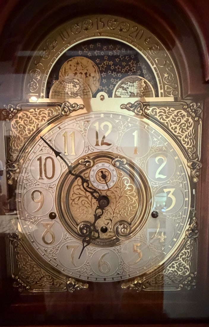 Howard Miller Grandfather Clock with Curio Cabinet, Late 20th Century - 6