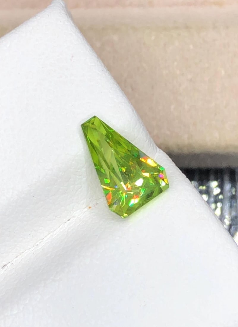1.380 Carat Lemon Green Sparkling Fire Titanite Sphene Gemstone From Madagascar - 2