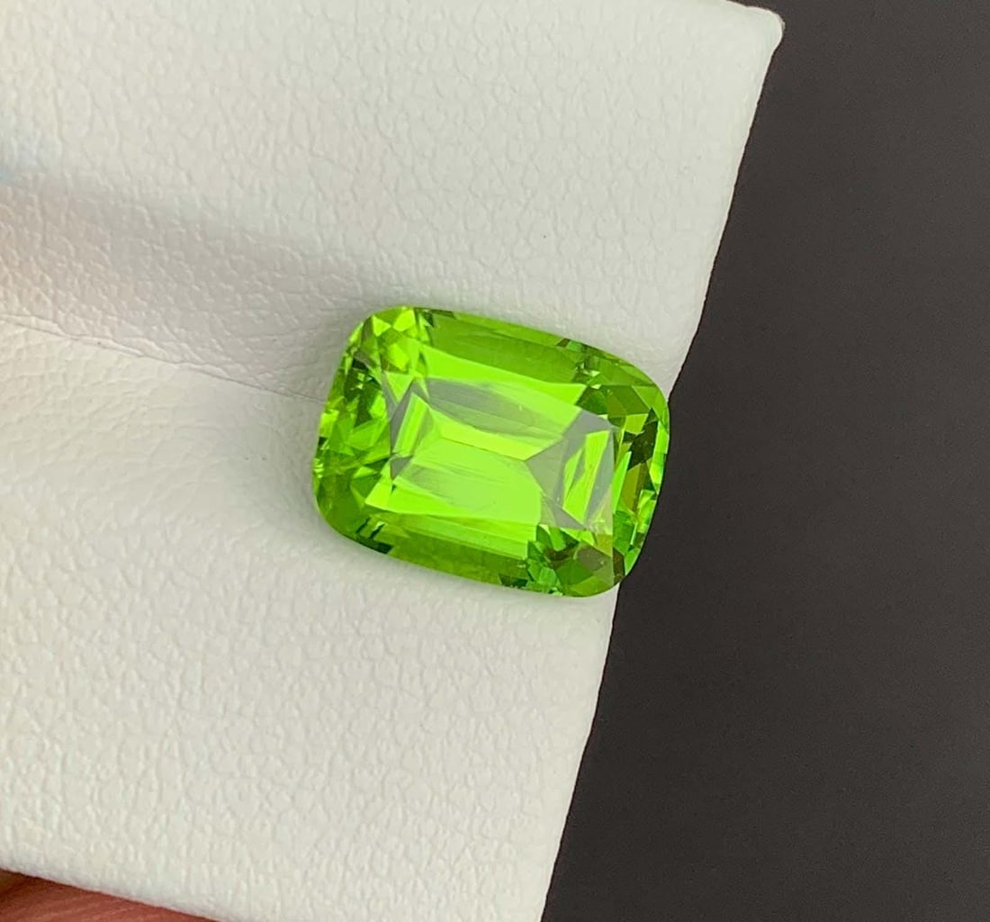 Cushion Cut Peridot Gemstone: Natural August Birthstone, Pakistan (4.68 carats) - 4
