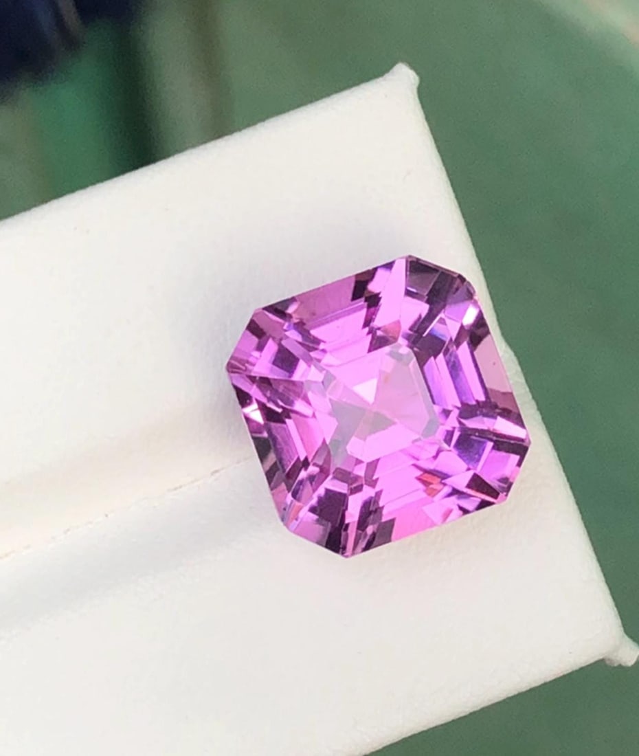 Top Pink Kunzite Asscher Cut Loose Gemstone For Necklace - 18.190 Carat: Gemology: Weight : 18.190 carat Dimensions : 13.8*13.2*12 mm Color: Pink Shape : Asscher Cut Clarity : Eye Clean Luster: Vitreous Hardness : 6.5 - 7 Mineral class: Spodumene Transparency: Transparent 