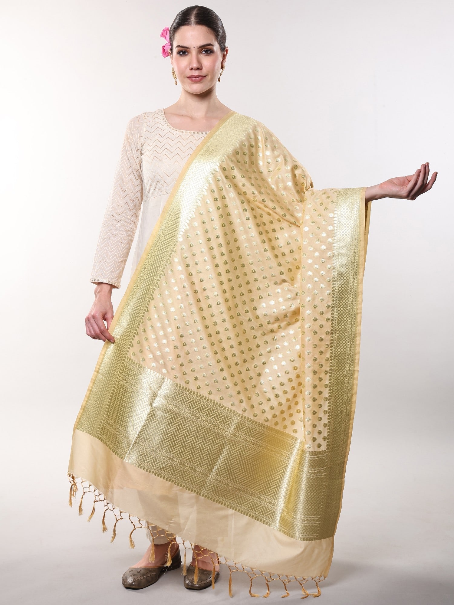 Banarasi Silk Kataan Zari Jaal Dupatta: Title:Banarasi Silk Kataan Zari Jaal Dupatta Description:A touch of opulence to your traditional look, this Banarasi silk dupatta oozes grandeur and elegance. The beautiful feel of silk is elevated