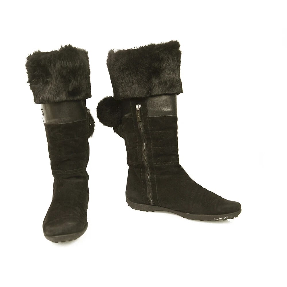 TOD'S Gommino Black Suede Fur Pom Pom Flat Half Zipper Boots ( 38 ? ): Title:TOD'S Gommino Black Suede Fur Pom Pom Flat Half Zipper Boots ( 38 ? ) Description:TOD'S Gommino Black Suede Fur Pom Pom Flat Half Zipper Boots ( 38 ? ) Tod's presents these irresistible, chic