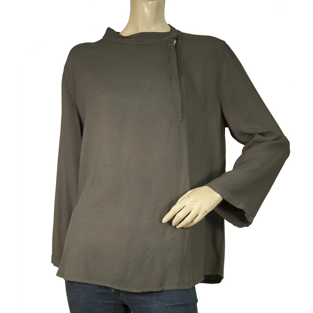 Crossley Anthracite Gray Viscose Side Button Closure Blouse Top size M: Title:Crossley Anthracite Gray Viscose Side Button Closure Blouse Top size M Description:Crossley Anthracite Gray Viscose Side Button Closure Blouse Top size M Beautiful viscose top by Crossley that
