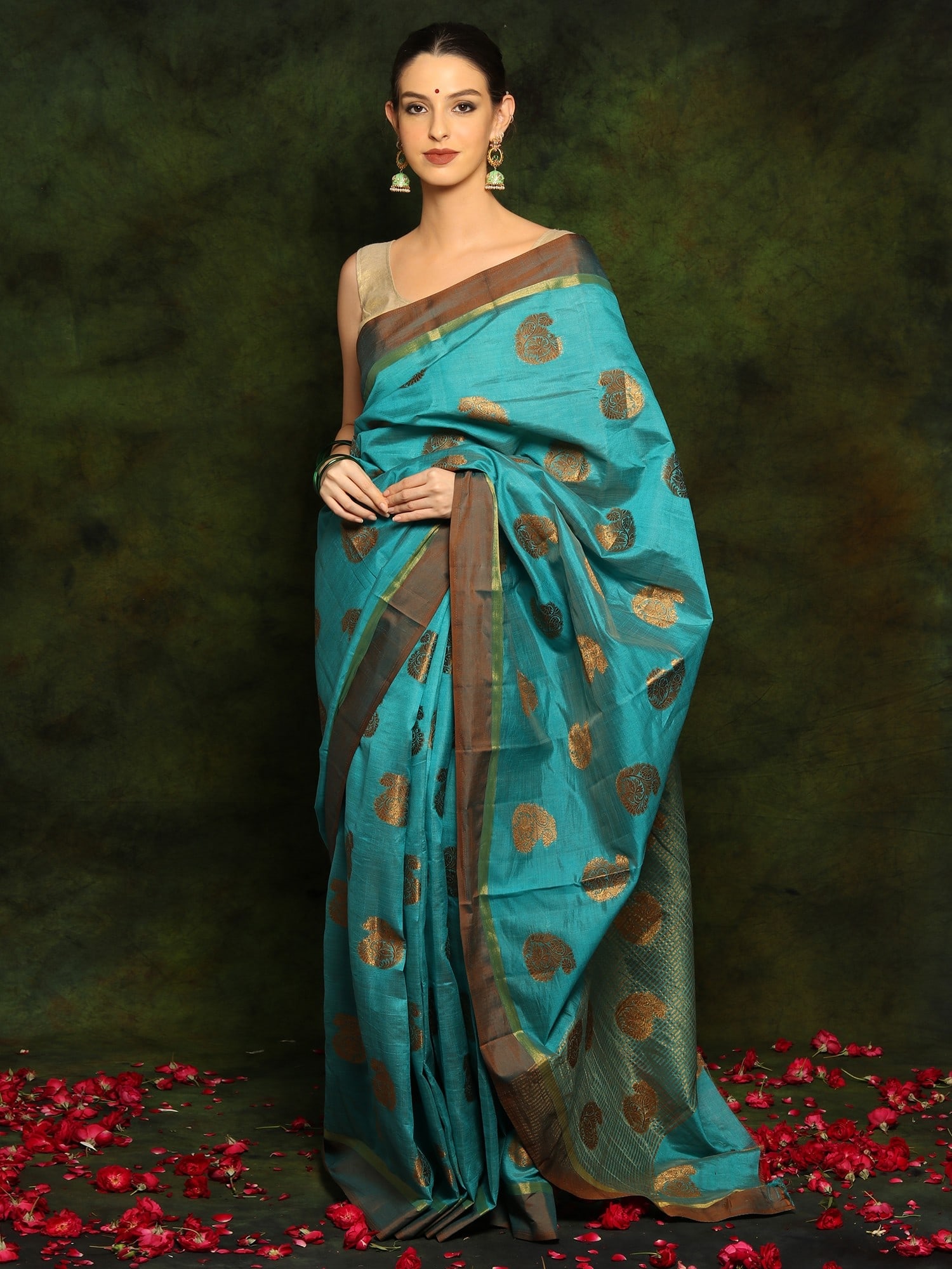Art Silk Saree with Golden Stripes and Traditional Paisley Motifs All Over: Title:Art Silk Saree with Golden Stripes and Traditional Paisley Motifs All Over Description:Art silk stands as the ideal fabric for modern-day traditional wear, offering the perfect blend of luxury