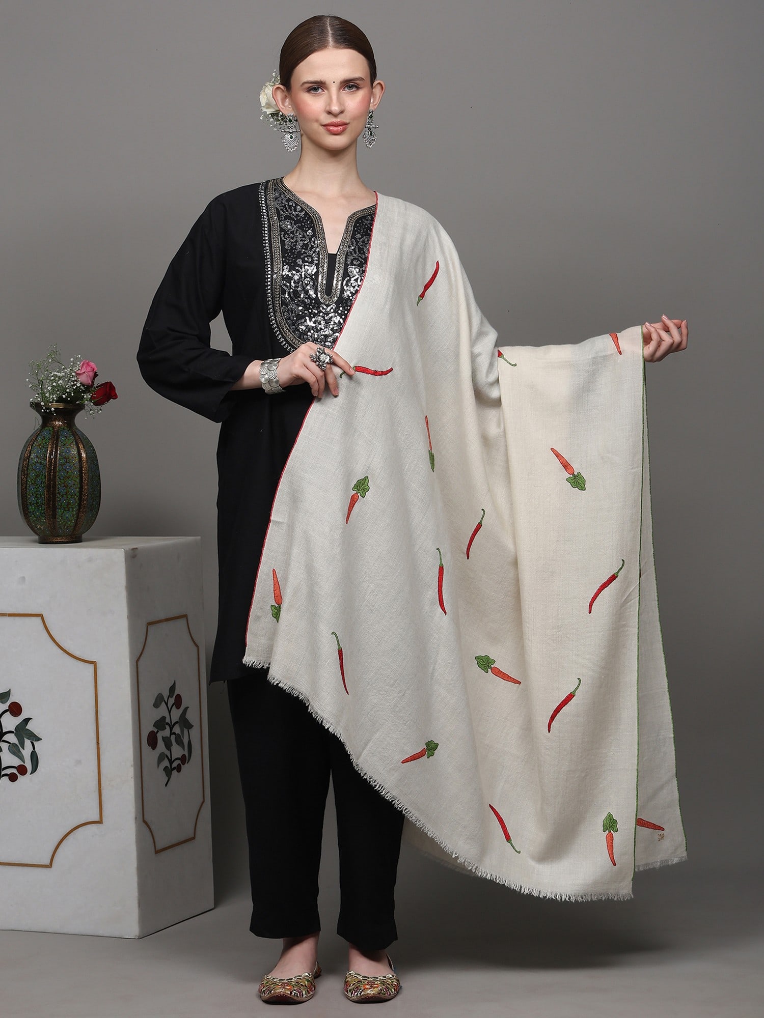 Off-White Pure Pashmina Shawl with Chilly and Carrot Embroidery: Title:Off-White Pure Pashmina Shawl with Chilly and Carrot Embroidery Description:Experience the charm of winter with this off-white cashmere shawl, featuring delicate embroidery inspired by chilly