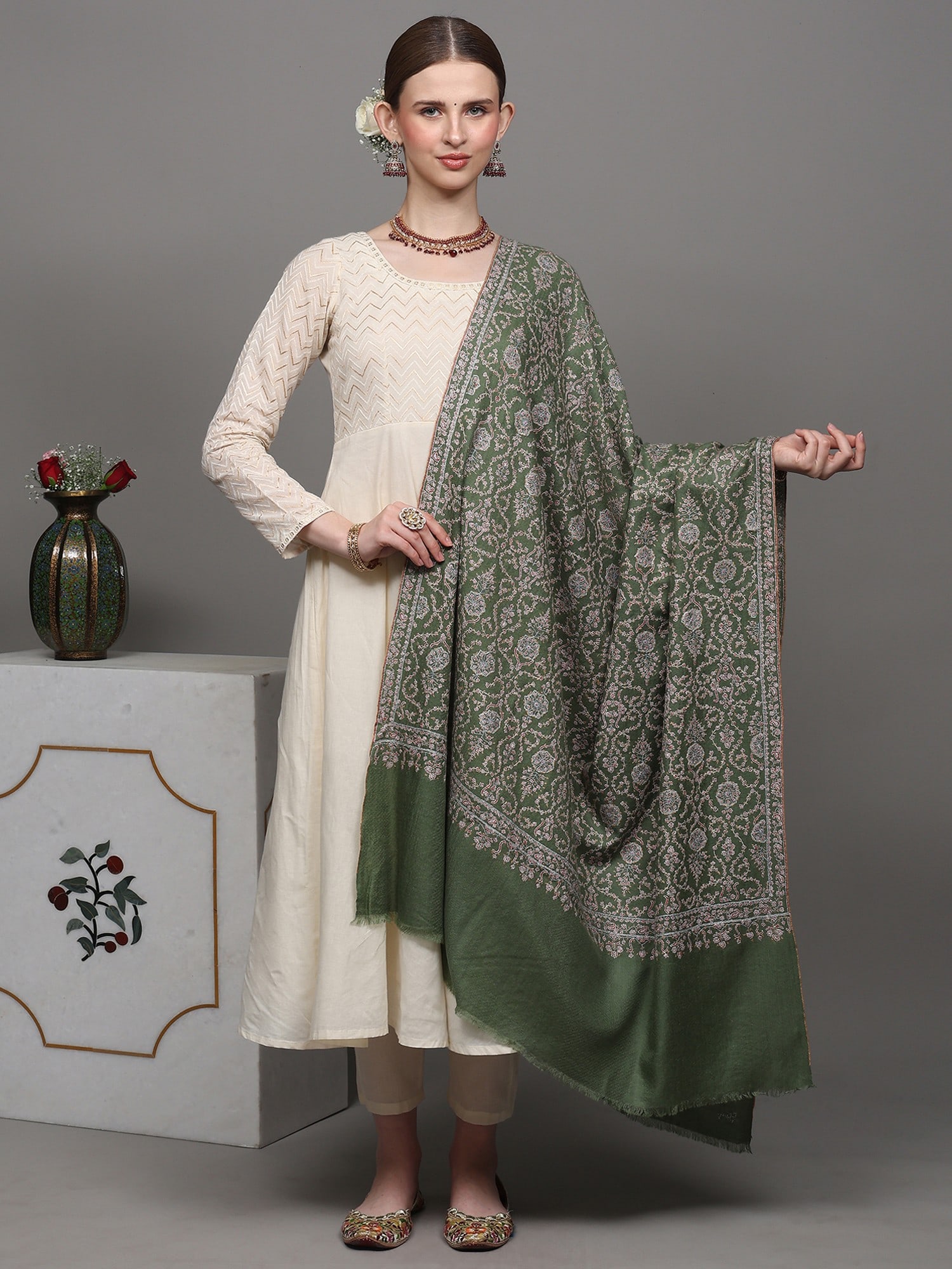 Olive-Green Pure Pashmina Shawl with Featuring Intricate Sozni Embroidered Leaf Jaal Pattern: Title:Olive-Green Pure Pashmina Shawl with Featuring Intricate Sozni Embroidered Leaf Jaal Pattern Description:This Pashmina Olive Green Shawl, is a testament to the vibrant Kashmiri landscape.