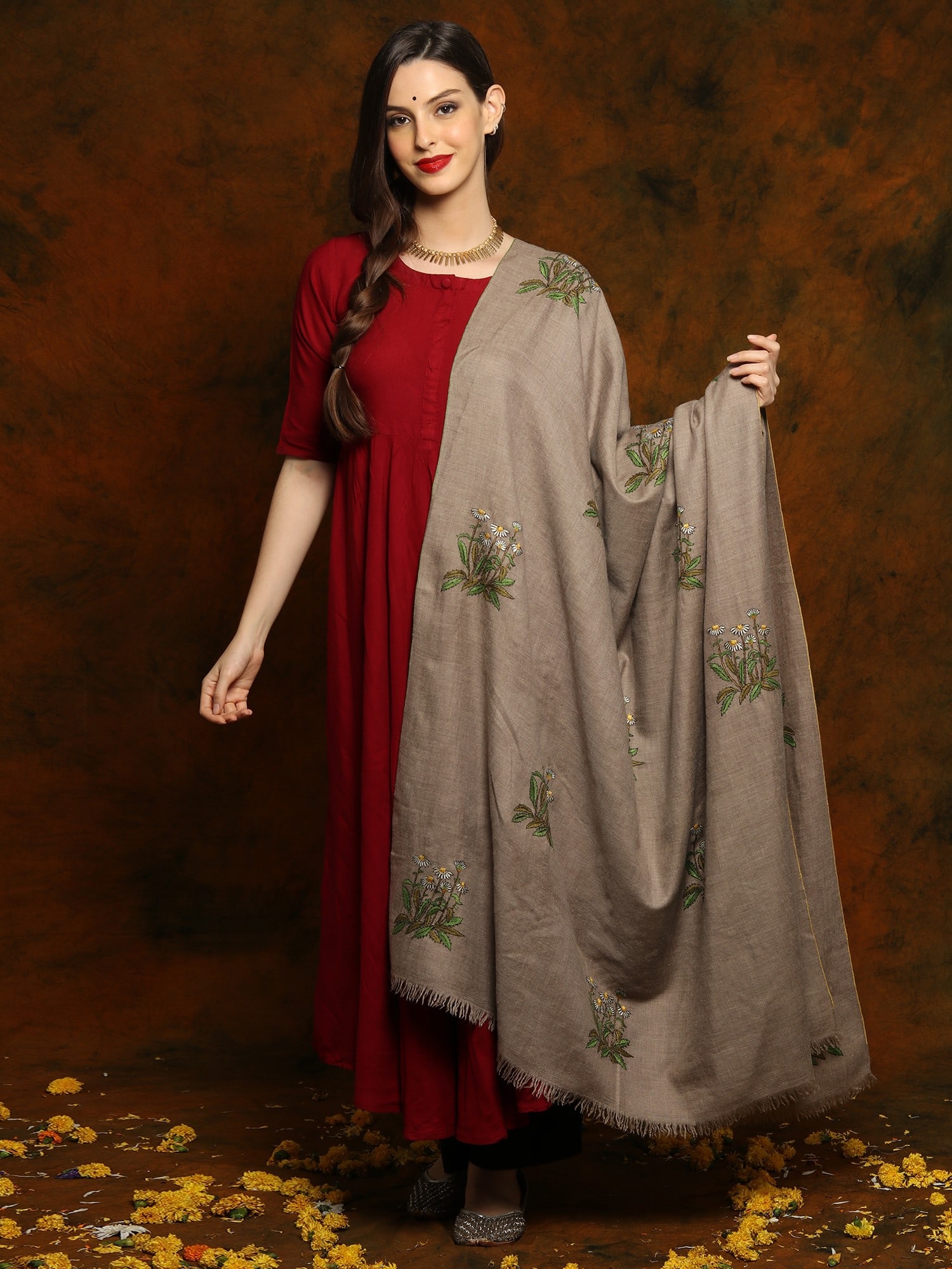 Dark Grey Pashmina Shawl with Sozni Floral Fine Mural Embroidery: Title:Dark Grey Pashmina Shawl with Sozni Floral Fine Mural Embroidery Description:This Dark Grey Pashmina Shawl elevates the senses with its timeless beauty. Its stylish dark grey base of pure Pashmi