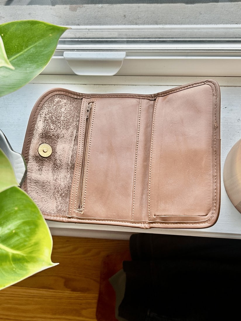 Vintage Leather Trifold Wallet with Embossed Horse Motif - 4
