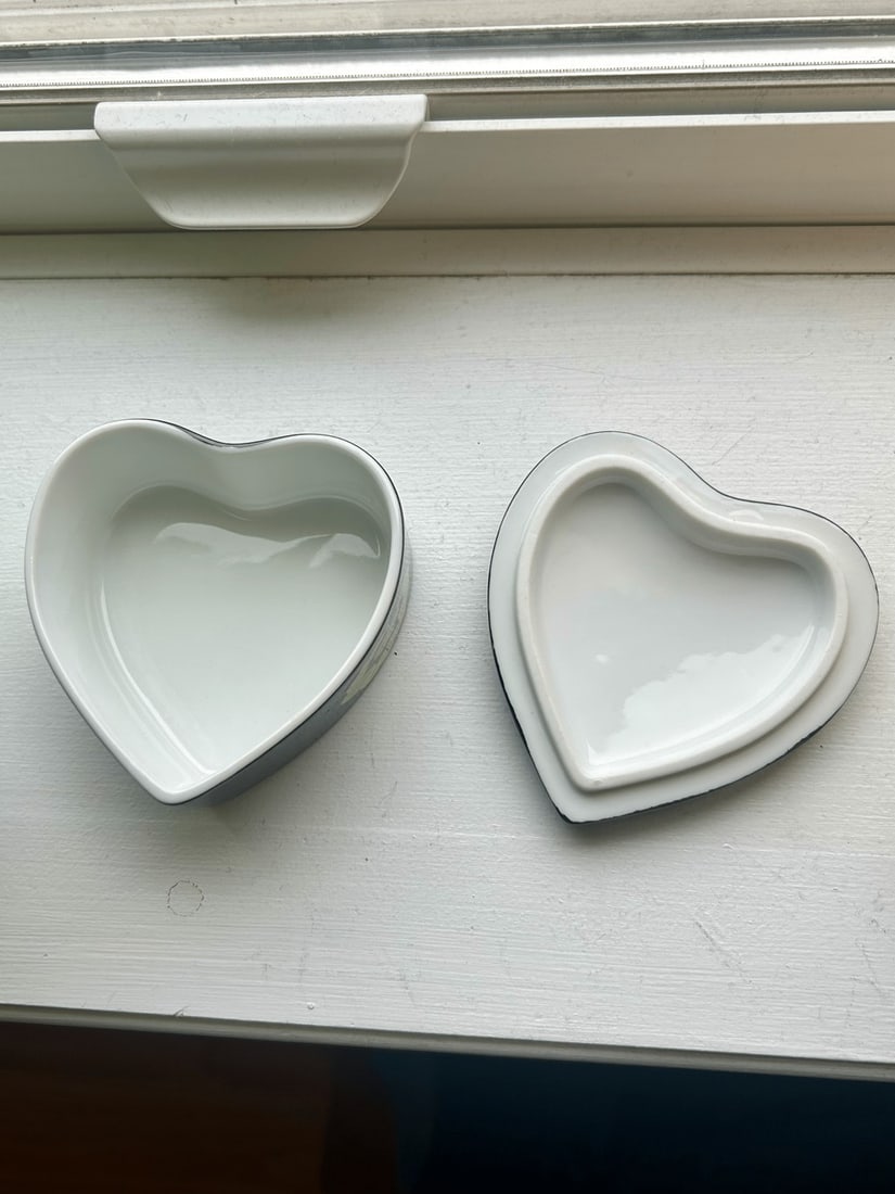 Tiffany & Co. "Mrs. Delany's Flowers" Heart-Shaped Trinket Box by Sybil Connolly - 3