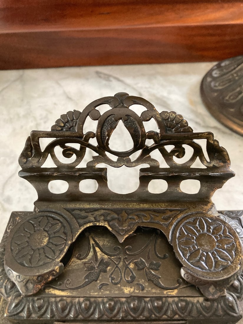 Bradley & Hubbard double inkwell with pen rest and small drawer - 3