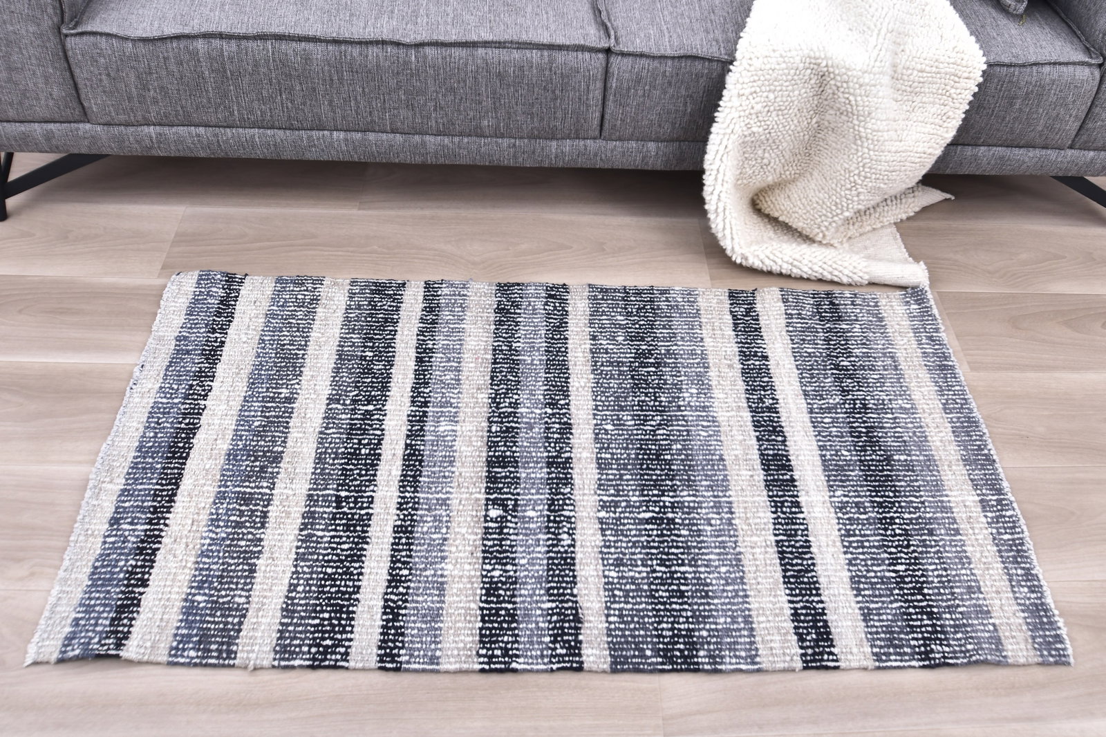 2'3'' x 4'5'' Turkish Handmade Kilim Rug - 241006 - 3