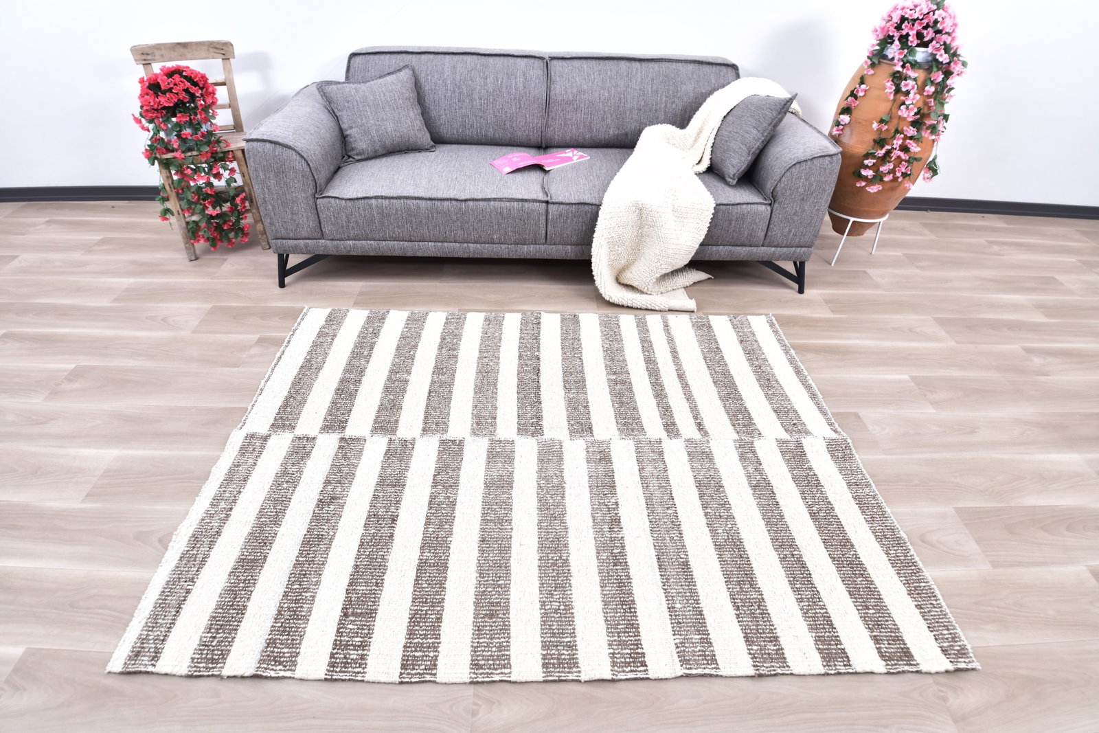 4'7'' x 6'2'' Turkish Handmade Kilim Rug - 241005 - 3