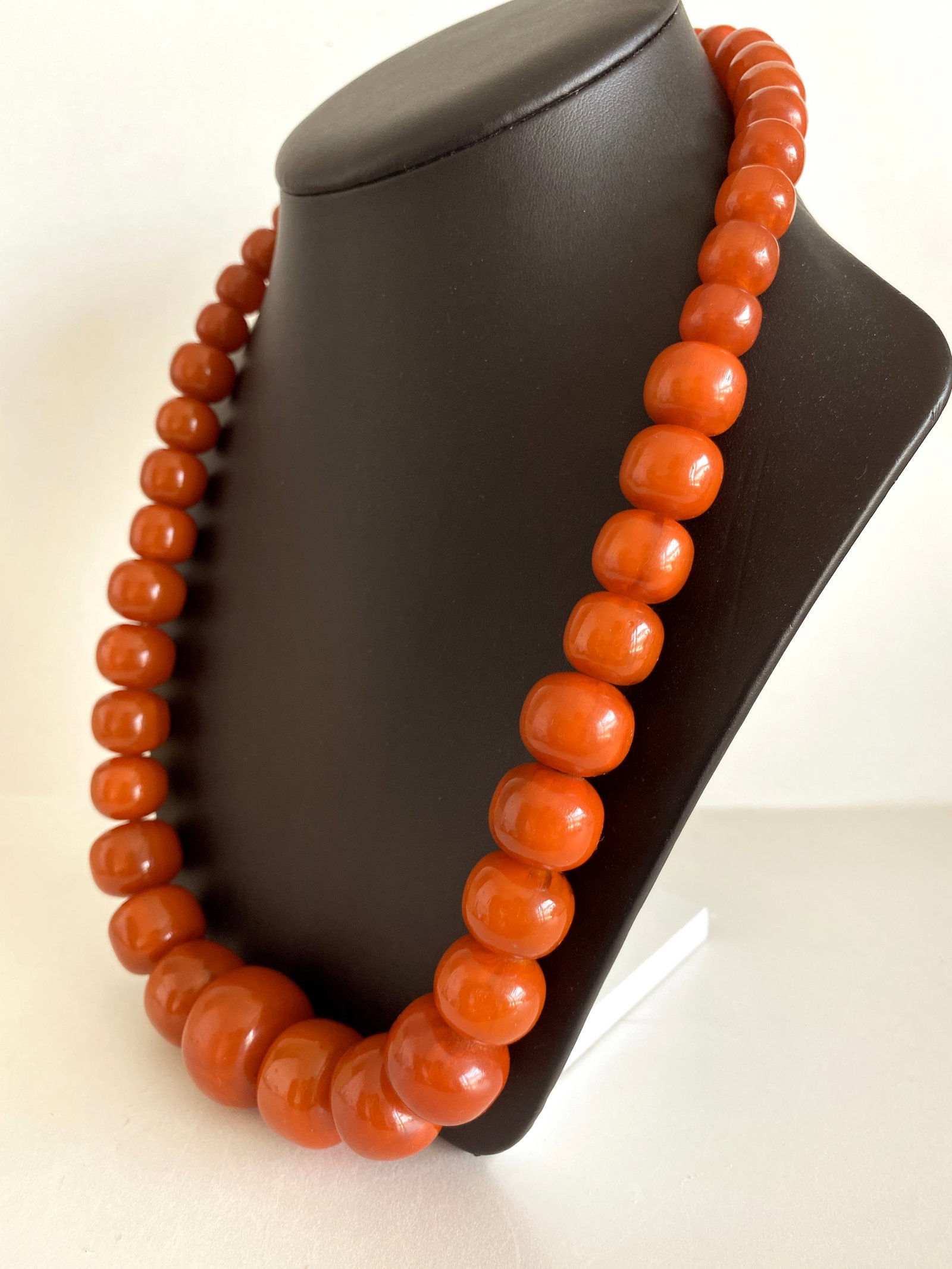 Splendid Bakelite Necklace made from Barrel shaped Bakelite beads - 10