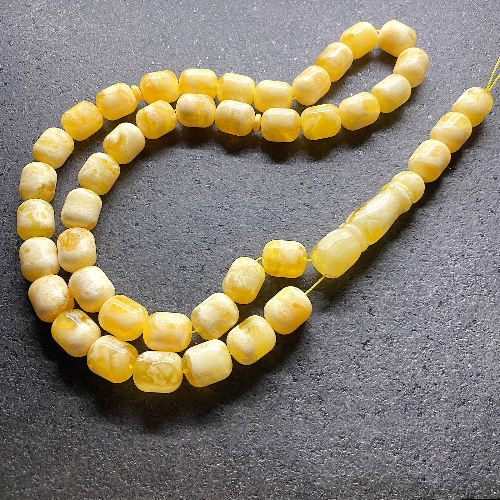 Magnificent Unique Antique Amber Tesbih made from Barrel shaped Amber beads: Title: Magnificent Unique Antique Amber Tesbih made from Barrel shaped Amber beads Metal: None Gemstone: Amber Weight: 70.5 g Size: Bead size: 15.0 x 12.0 mm Bead size: 0.591 x 0.472 inches Made of: (