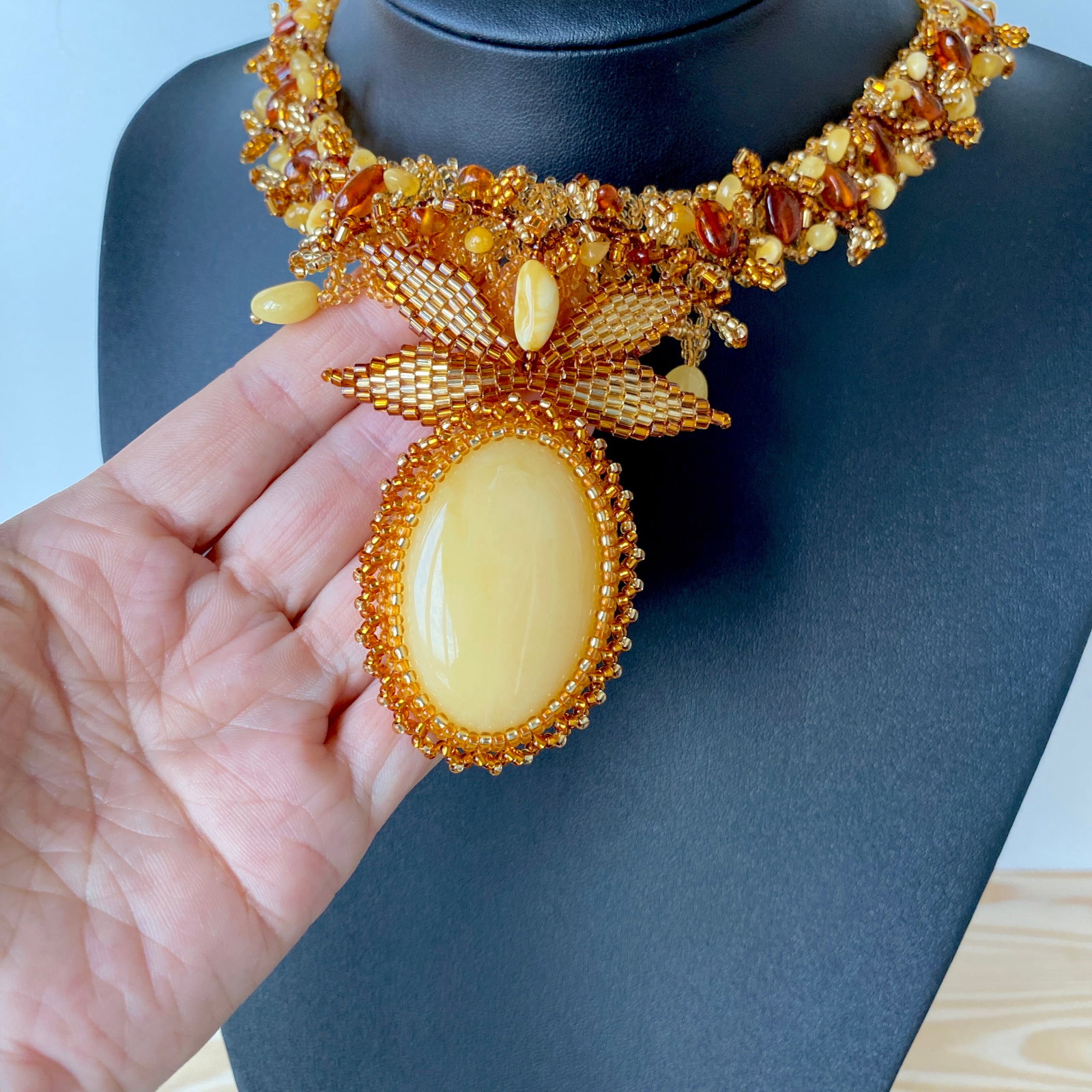 Outstanding Amber Cleopatra necklace - 9