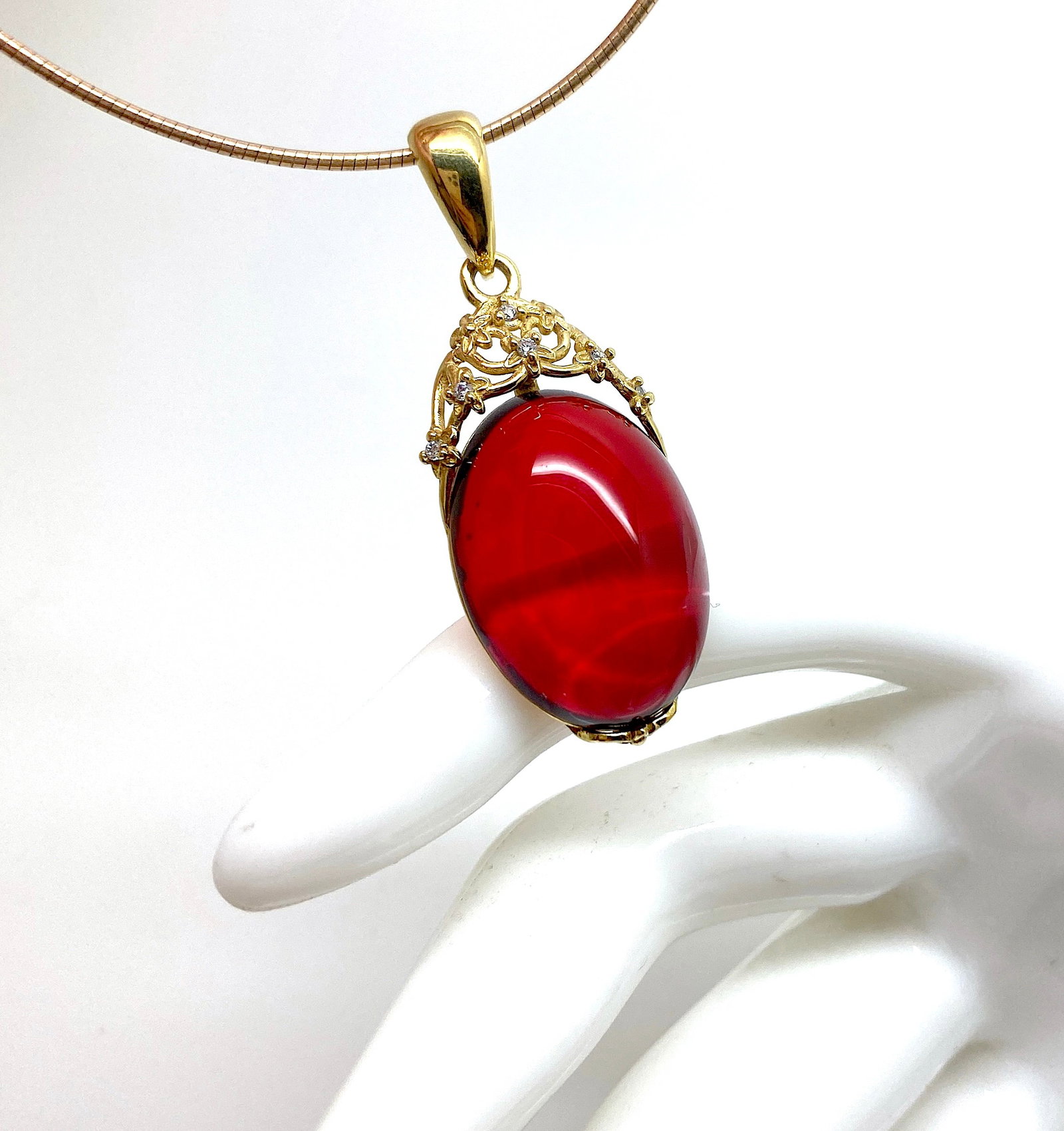 Remarkable Amber Pendant, shaped like a Drop - 6
