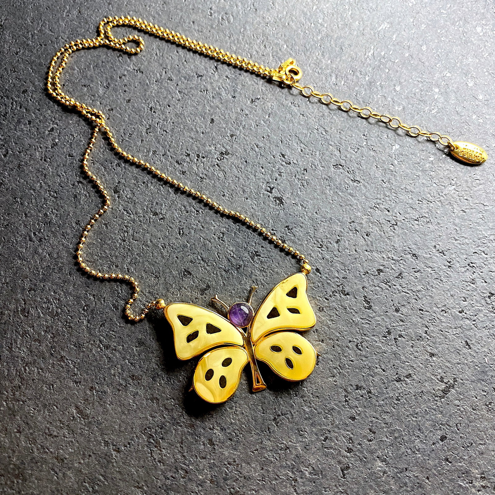 Extraordinary Amber Pendant with chain, shaped like a butterfly - 4