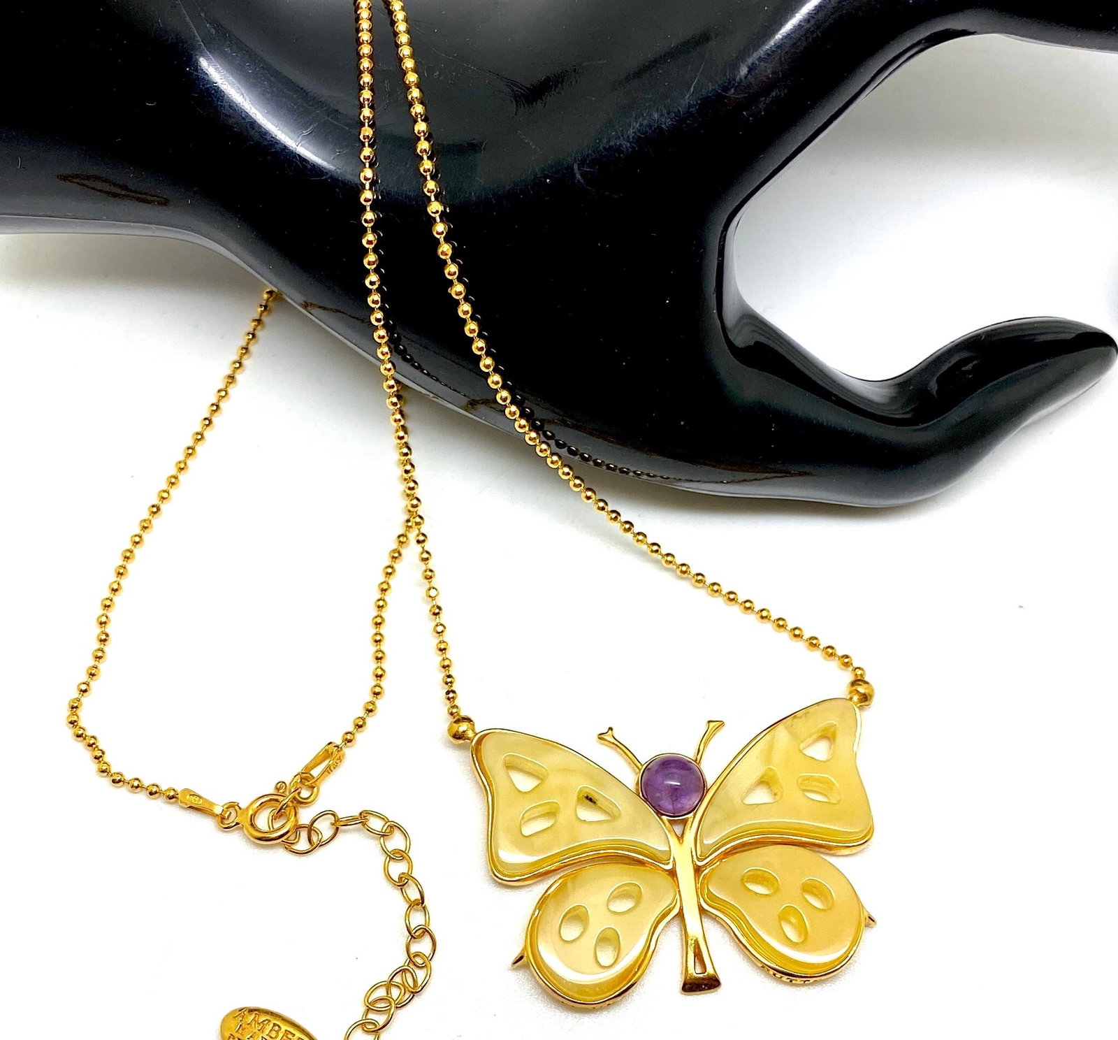 Extraordinary Amber Pendant with chain, shaped like a butterfly - 6