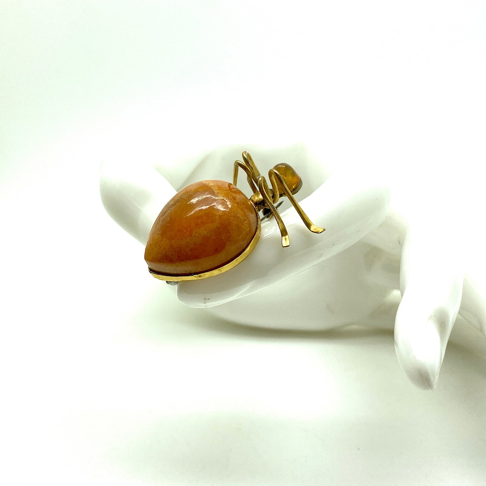 Alluring Vintage Amber Brooch - 5