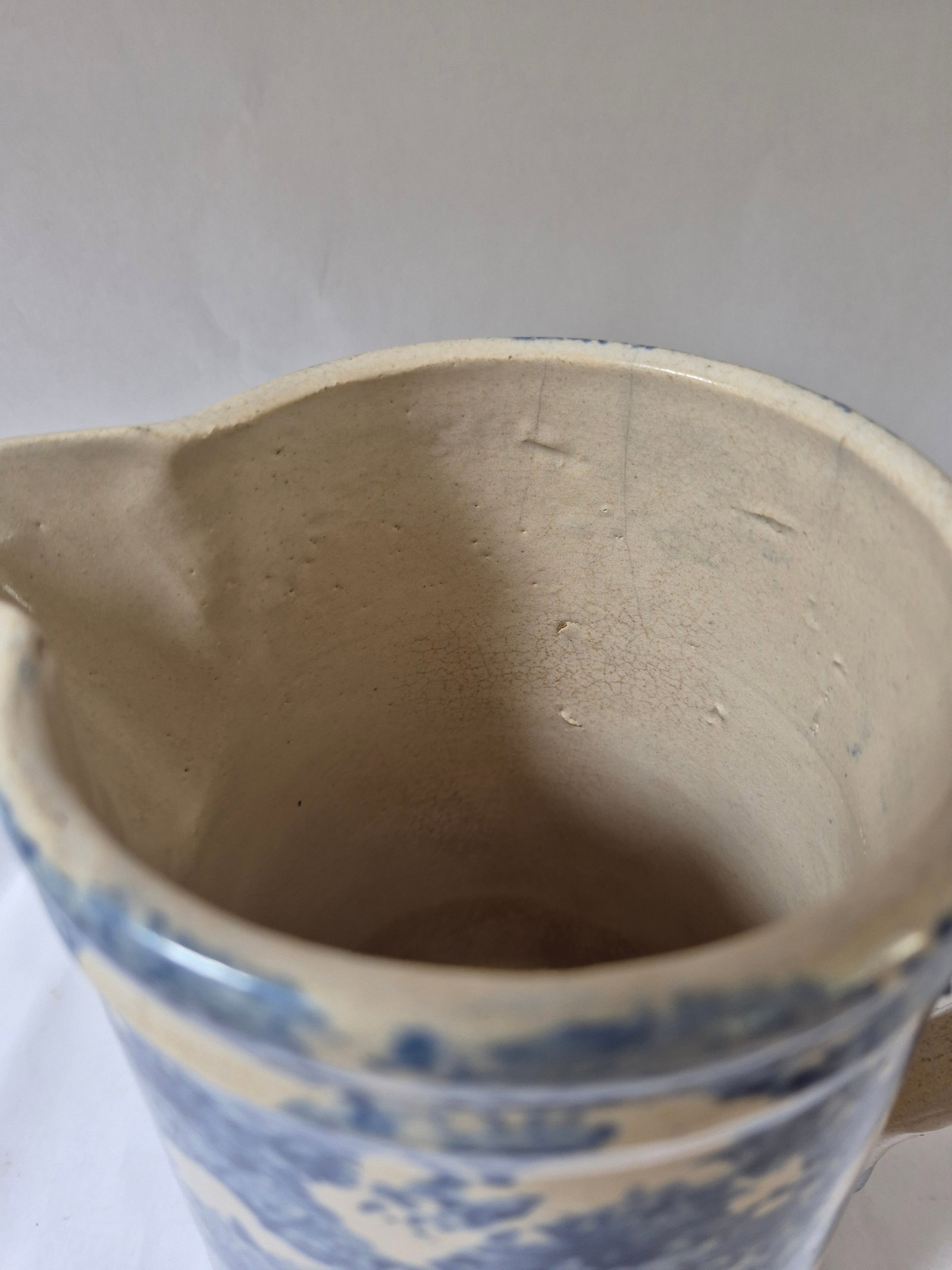 Blue and white spongeware pitcher - 3