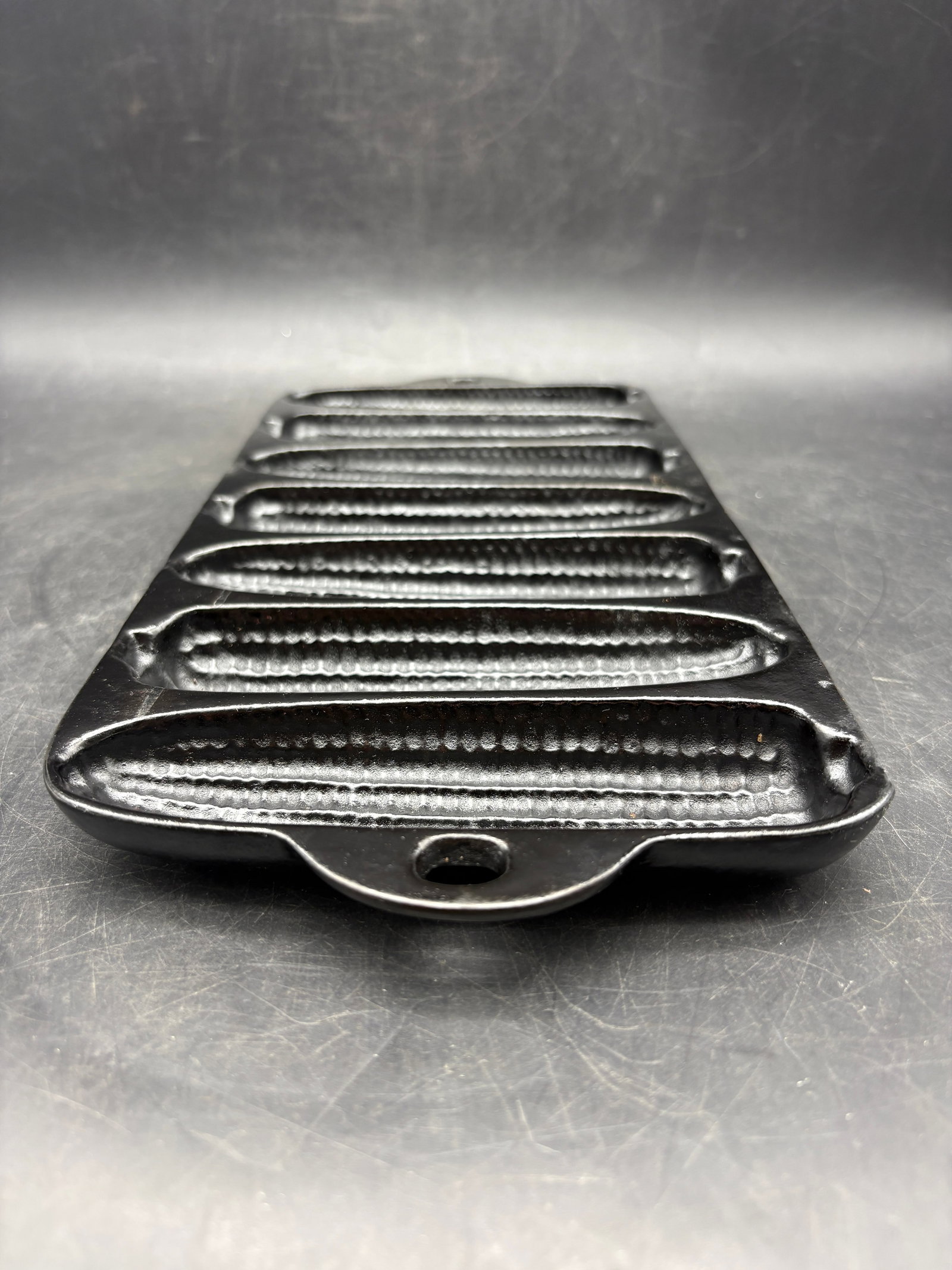 Vintage Cast Iron Corn Stick Pan 7 Ear Mold Made in USA Marked D Cornbread Pan Seasoned - 5