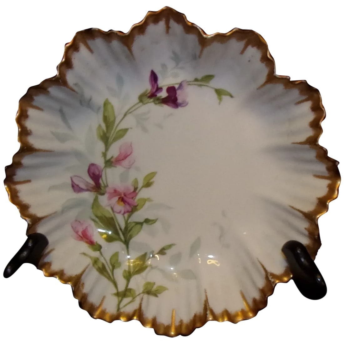 R. Delinieres Co, Limoges France Bowl: R Delinieres Limoges was one of the finest produces of porcelain. Their products are much sought after and command a premium price. This one bowl is in excellent condition. No chips, loss of gold, nic