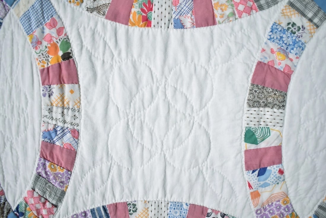 1930's Double Wedding Ring Quilt - 5
