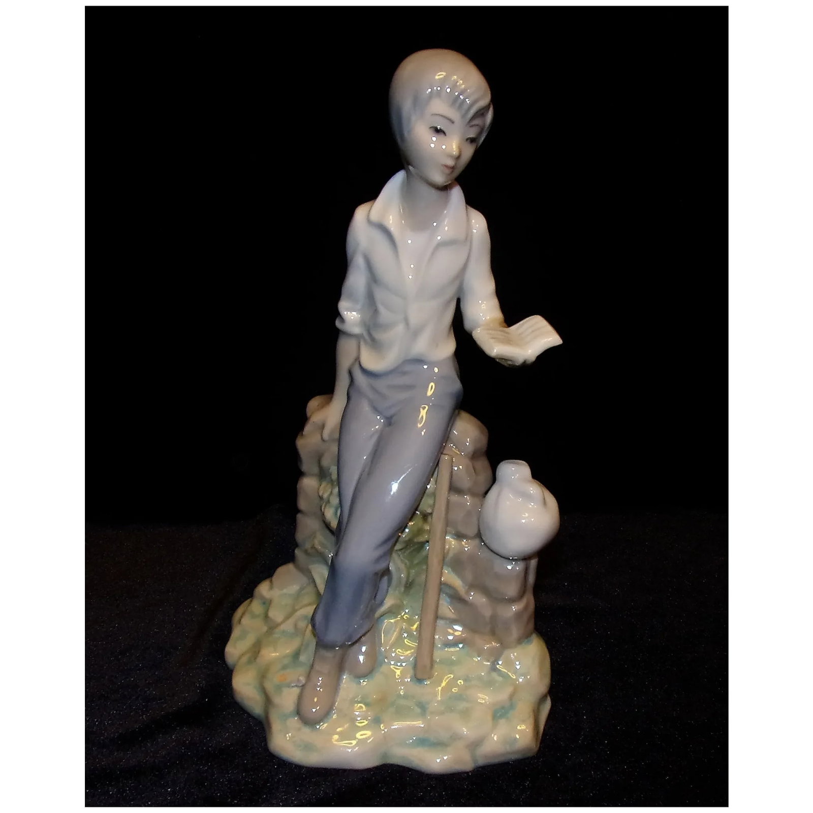 Vintage Tengra Spanish Porcelain Figurine of Young Girl Reading Book - 2